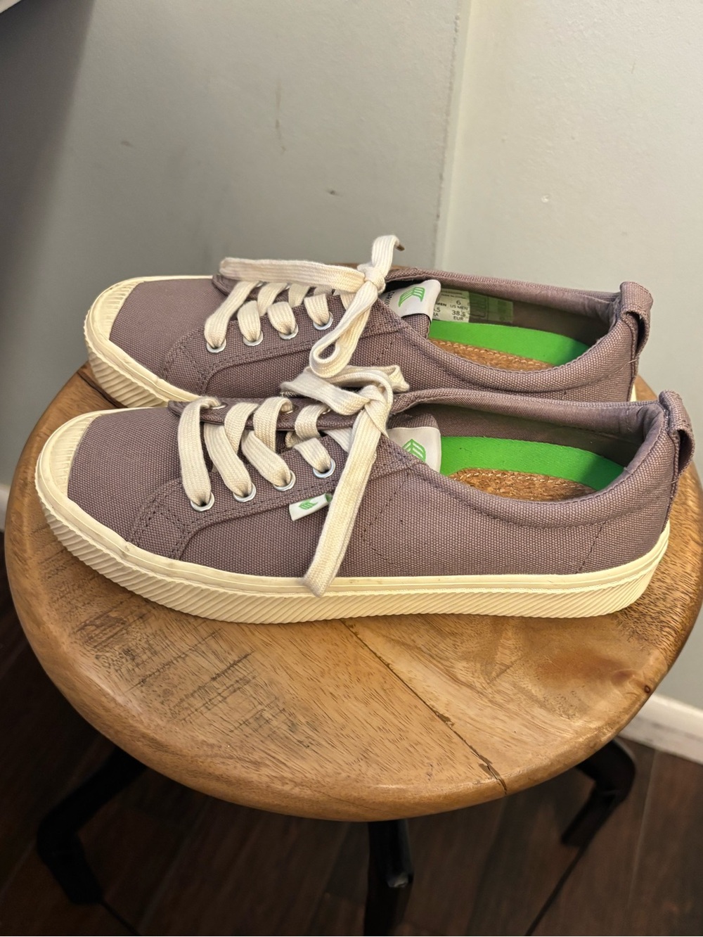 Cariuma Oca Low Sneakers Women 7.5/ men 6 Mystic Gray Canvas Skater